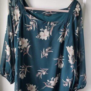 PaperMoon - Very pretty blouse with large floral print. Color Dark Green.